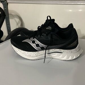 Saucony endorphin speed 4. Like new. Size 11 men.